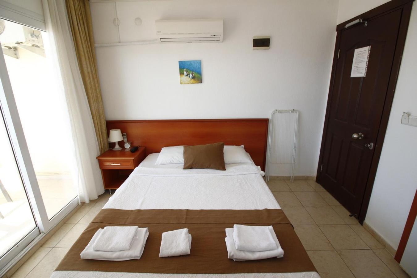 Bonapart Hotel Çeşme Exterior foto