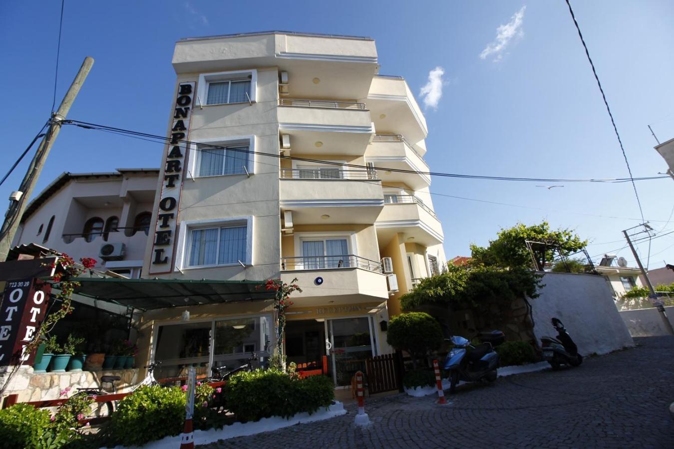 Bonapart Hotel Çeşme Exterior foto