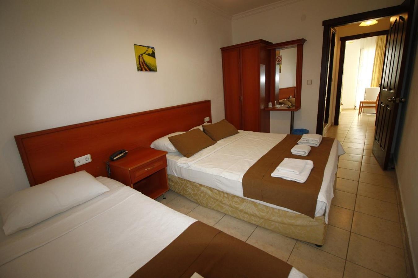 Bonapart Hotel Çeşme Exterior foto