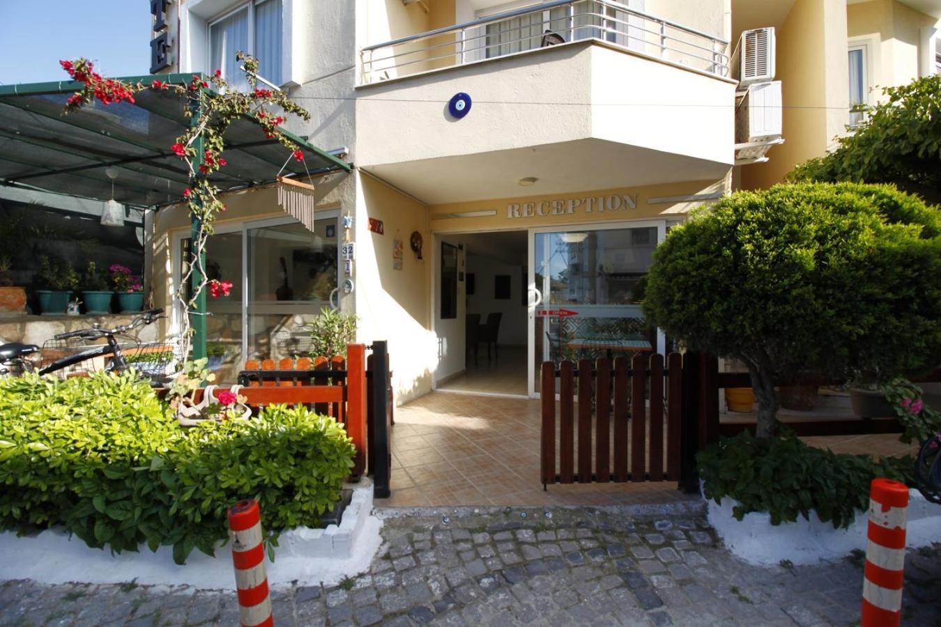 Bonapart Hotel Çeşme Exterior foto