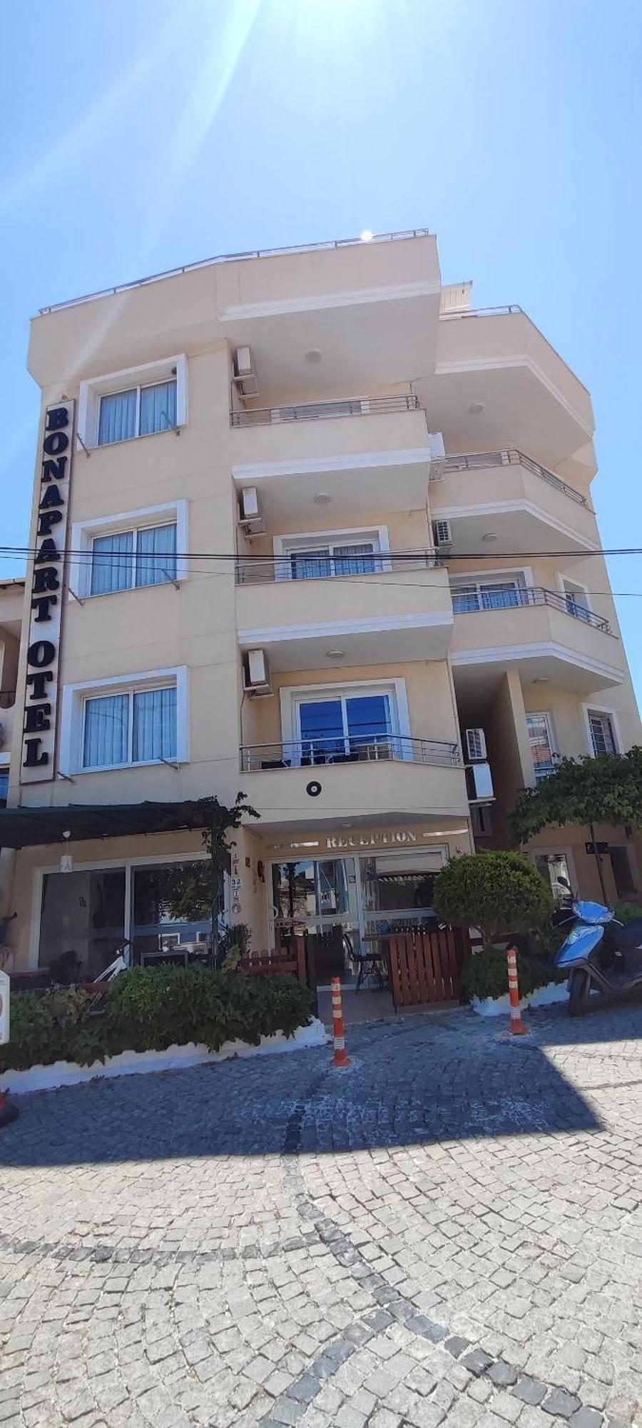 Bonapart Hotel Çeşme Exterior foto