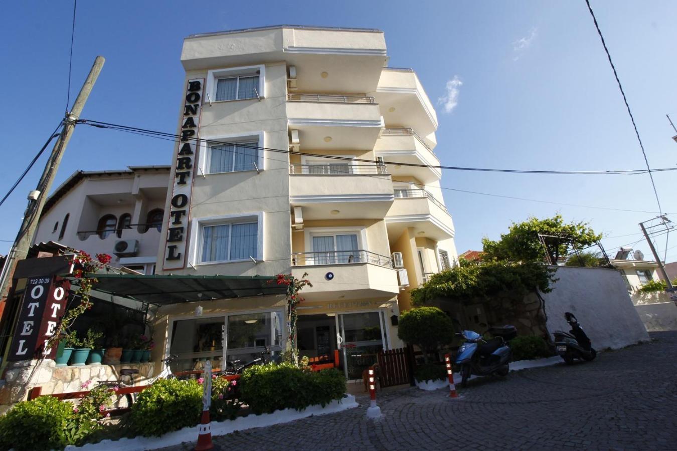 Bonapart Hotel Çeşme Exterior foto