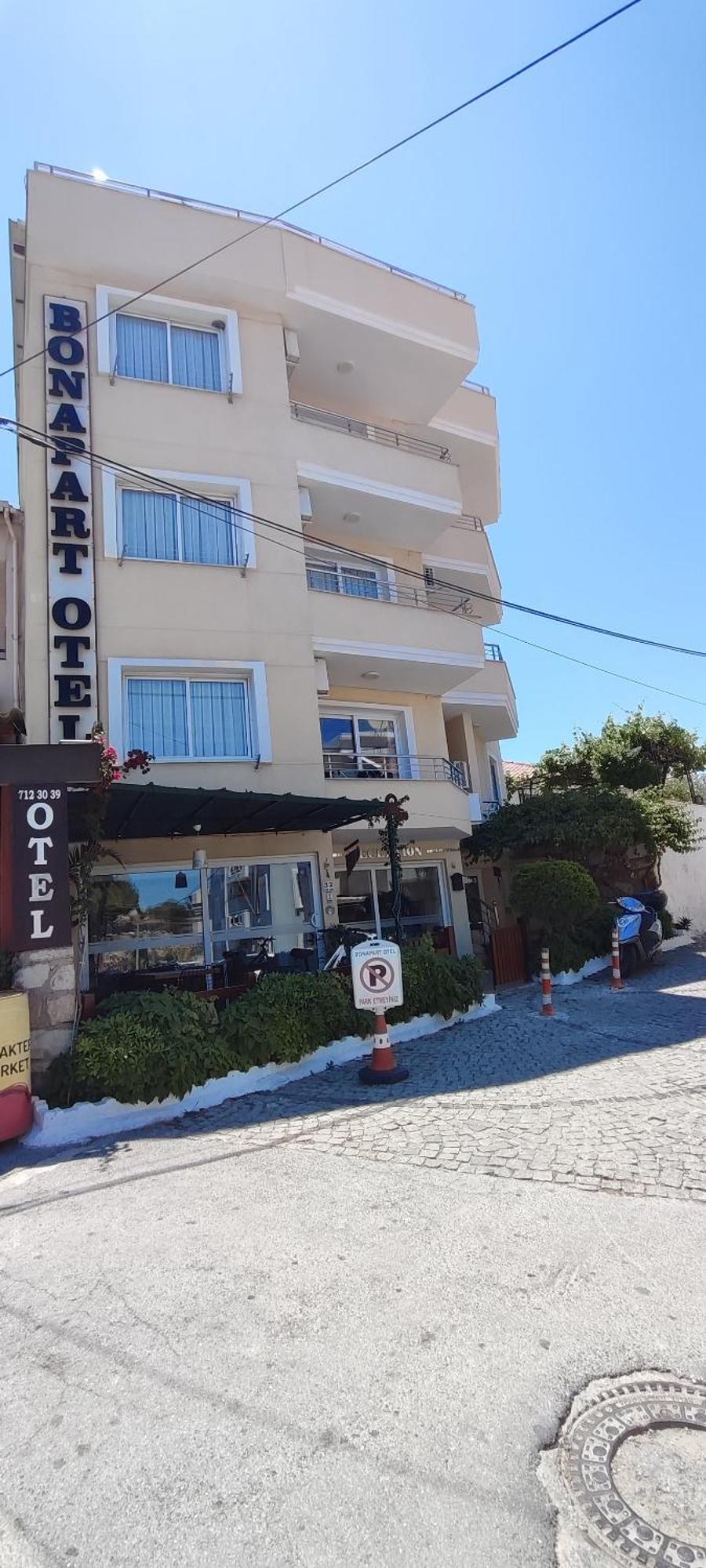 Bonapart Hotel Çeşme Exterior foto