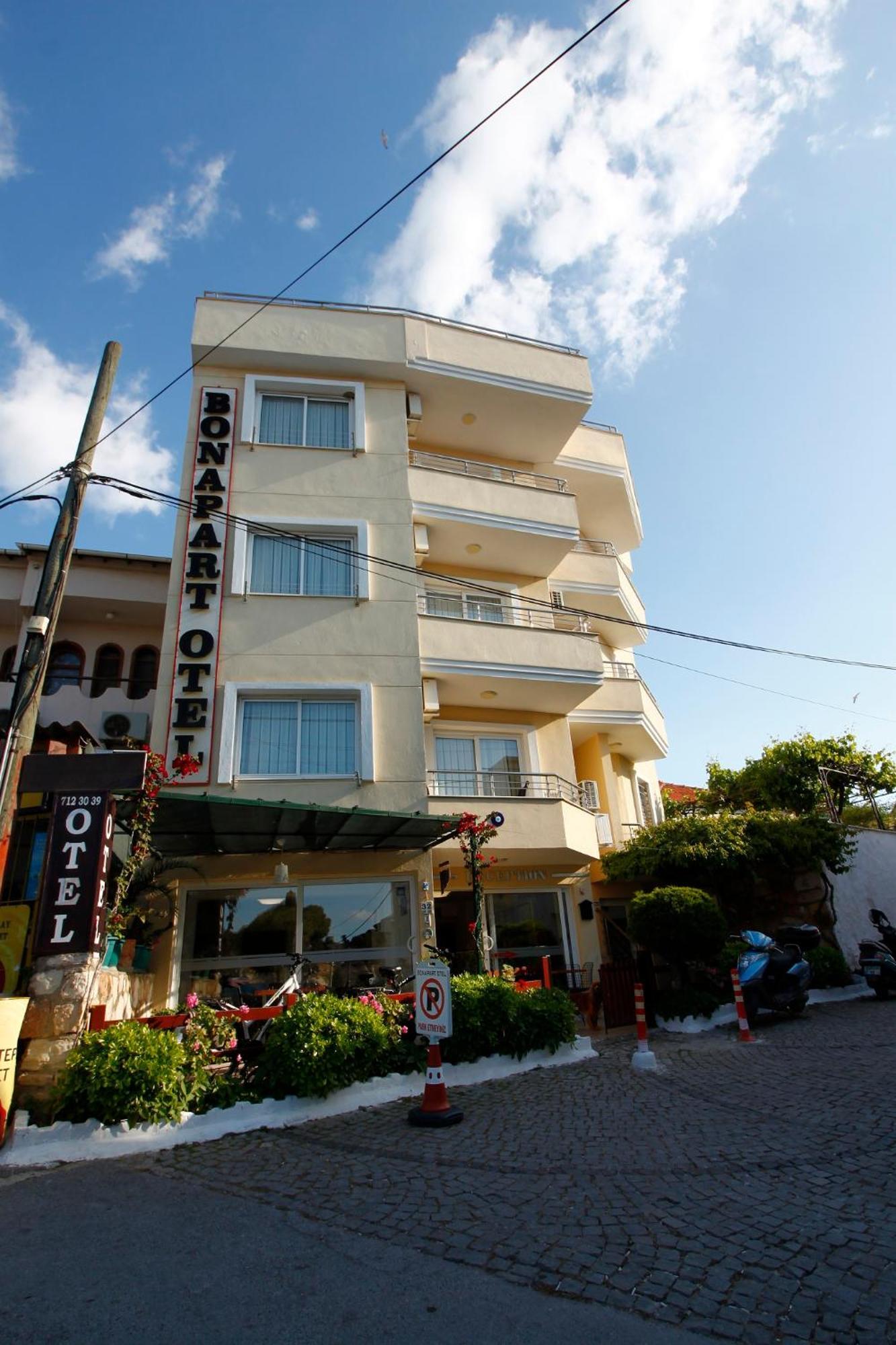 Bonapart Hotel Çeşme Exterior foto