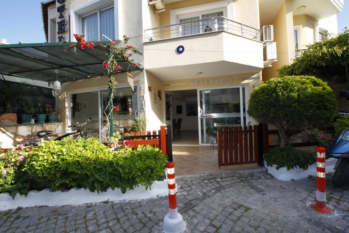 Bonapart Hotel Çeşme Exterior foto