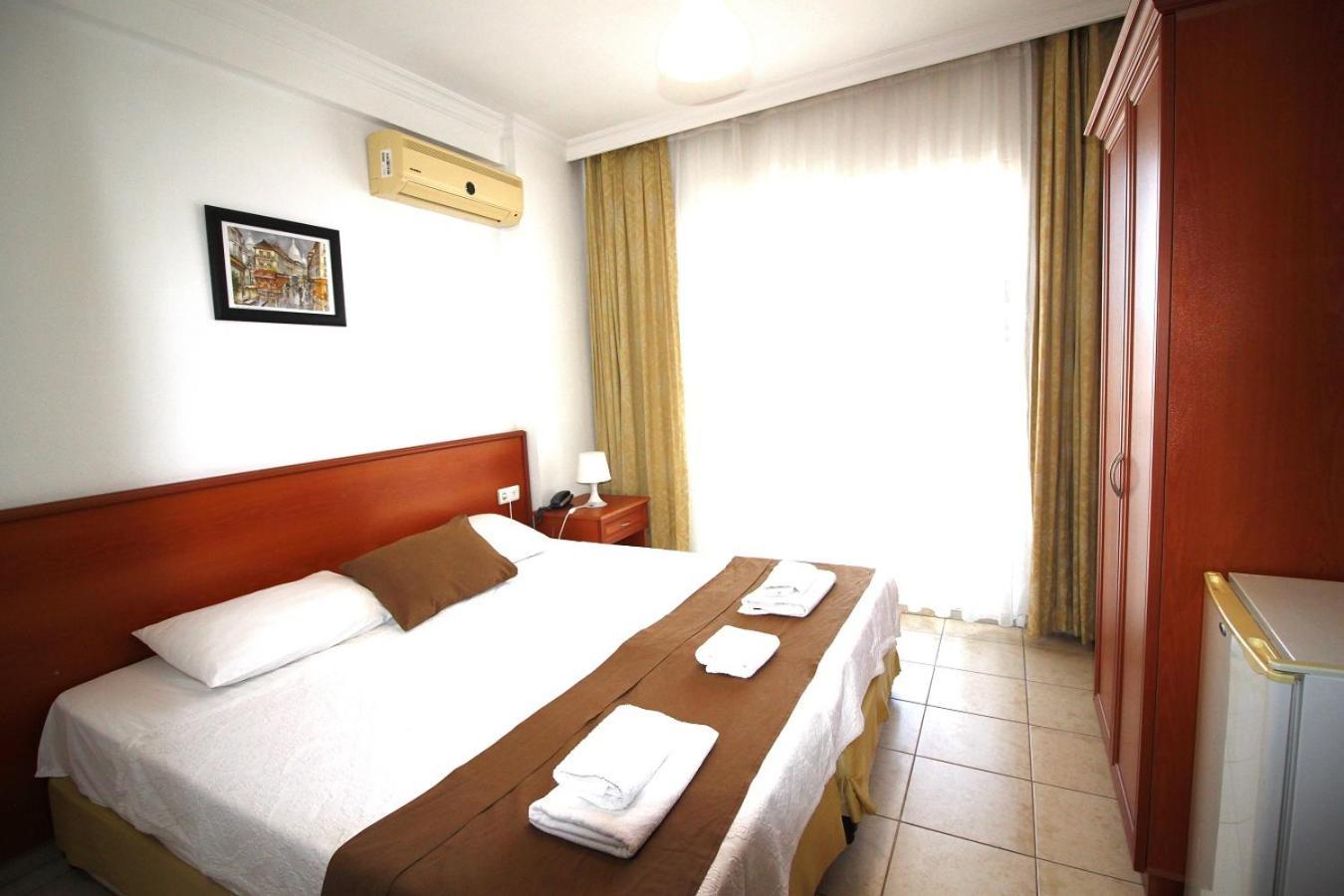 Bonapart Hotel Çeşme Exterior foto