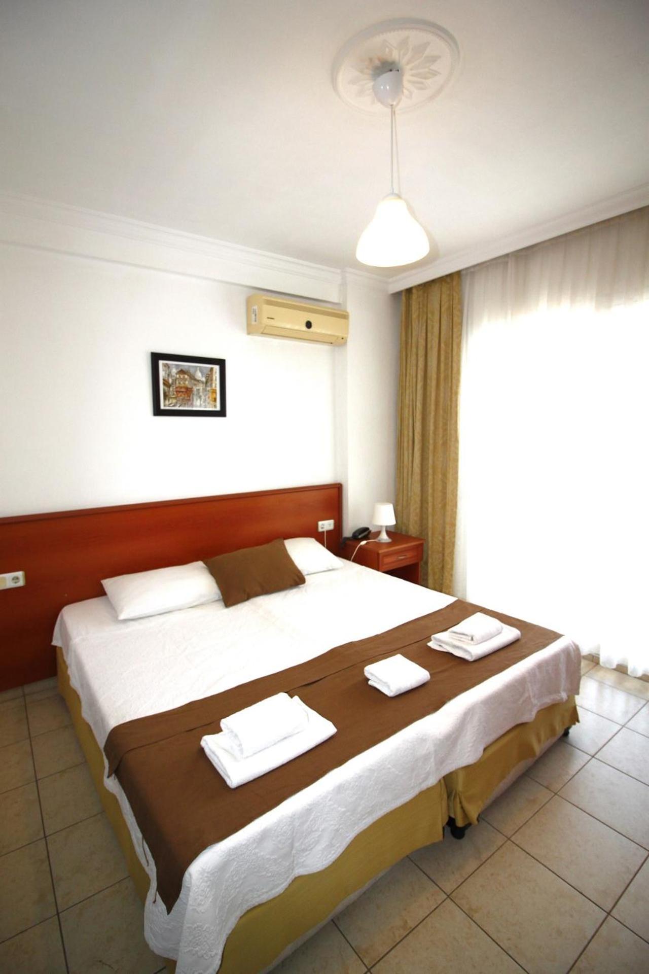 Bonapart Hotel Çeşme Exterior foto