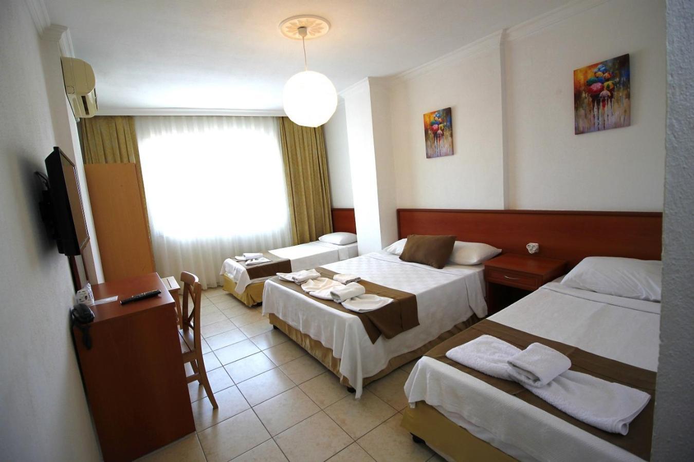 Bonapart Hotel Çeşme Exterior foto